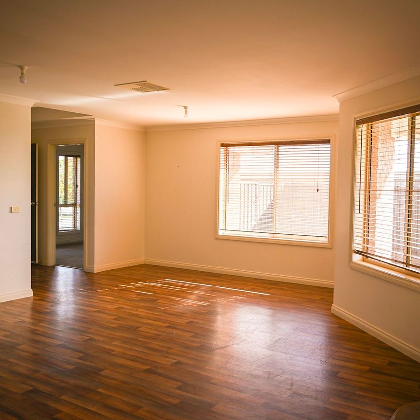 Family-Friendly 3 Bedroom Home in Red Cliffs - Photo 1