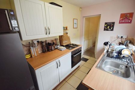 2 bedroom terraced house to rent - Photo 5