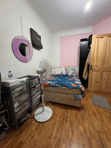 Room in a Shared House, Denbigh Road, E6 - Photo 3