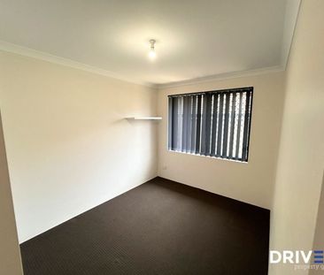 Spacious Family Home Close to Schools and the Beach - Photo 4