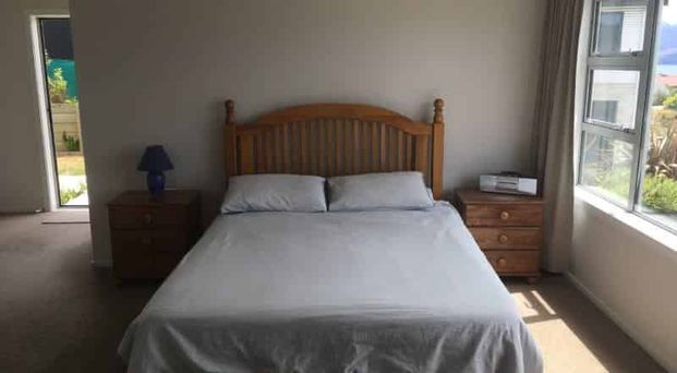 Sunny Wanaka Studio with Views to Rent - Photo 1