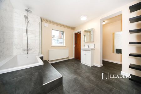 2 bedroom property to rent Matthew Street, Dunstable, Bedfordshire, LU6 - Photo 4