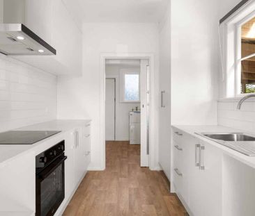 Stylish Home Close to River Walks and Cafes - Photo 3