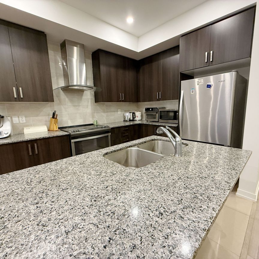 For Lease - 314 Clay Stones Street, Newmarket, Ontario - Photo 1