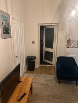 1 Bed Flat, Castletown Road, W14 - Photo 1