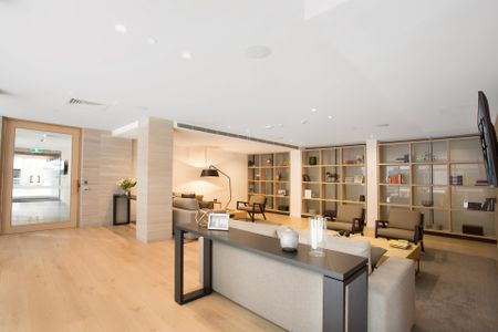 Bounce into Bond! - Photo 5