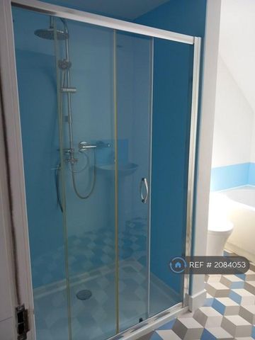 3 bedroom detached house to rent - Photo 2