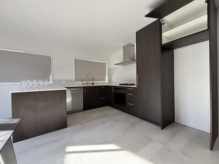 New and Modern - Photo 2