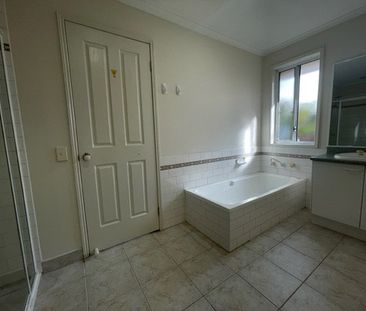 PRIME LOCATION! - Photo 6