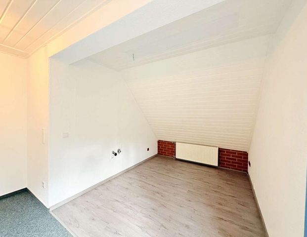 Gemütliche 3-Zimmer-Dachgeschosswohnung mit Blick ins Grüne in Homberg (Ohm) – Erbenhausen - Foto 1