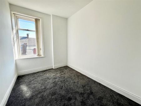 3 bedroom flat to rent - Photo 2