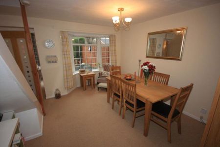 2 bedroom semi-detached house to rent - Photo 4