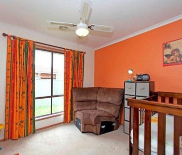 COMFORTABLE FAMILY LIVING IN A QUIET COURT LOCATION - Photo 3