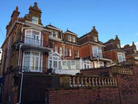 3 bedroom flat to rent - Photo 3