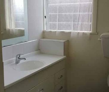 Cosy comfortable and safe 2 bedroom Flat - Photo 4