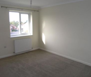 2 bedroom end of terrace house to rent - Photo 2