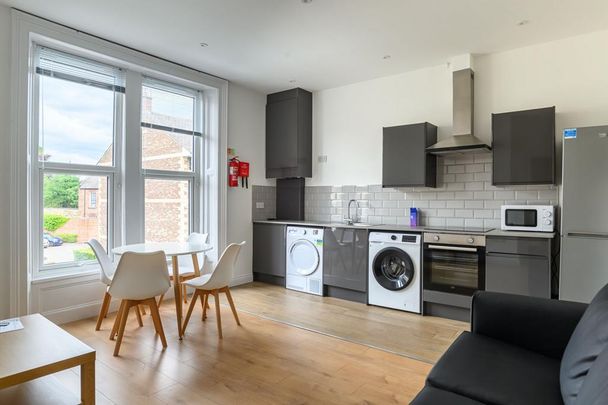 3 bedroom flat to rent - Photo 1