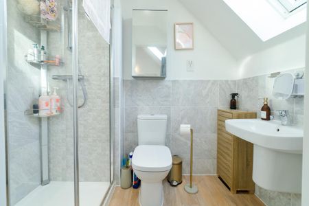 3 bedroom semi-detached house to rent - Photo 3