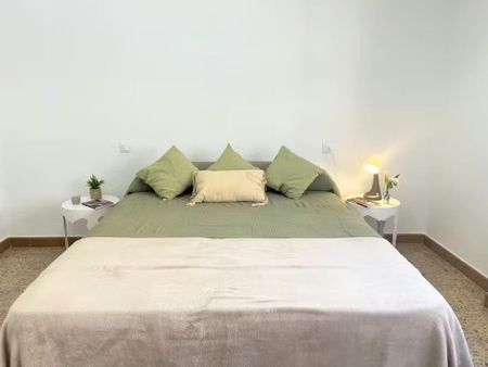 Carrer de Bernat i Baldoví, Burjassot, Valencian Community 46100 - Photo 5