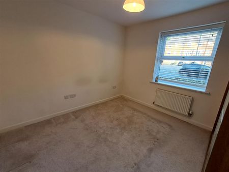 2 bed flat to rent in Walton Road, Bushey, WD23 - Photo 4