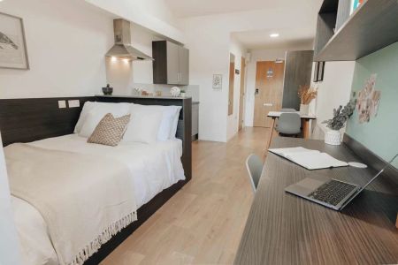 Silver Studio Riverside (Top Floor) - Photo 4