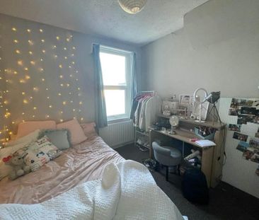 6 bedroom terraced house to rent - Photo 5