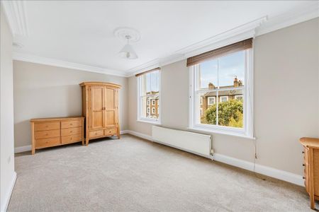 3 bedroom flat to rent - Photo 2