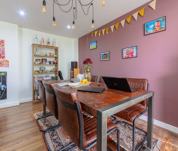 2 bed Flat in Barrier Point Road , London, E16 2SB - Photo 3