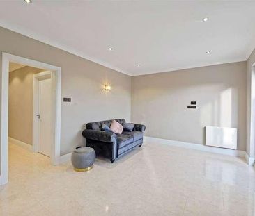 Avon Road, Upminster, Essex, RM14 - Photo 2