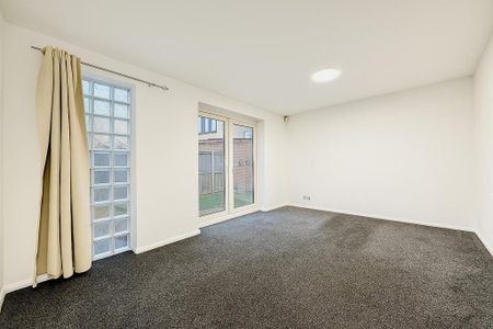 4 bedroom terraced house to rent - Photo 3