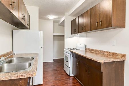 2 Bedroom - Photo 2