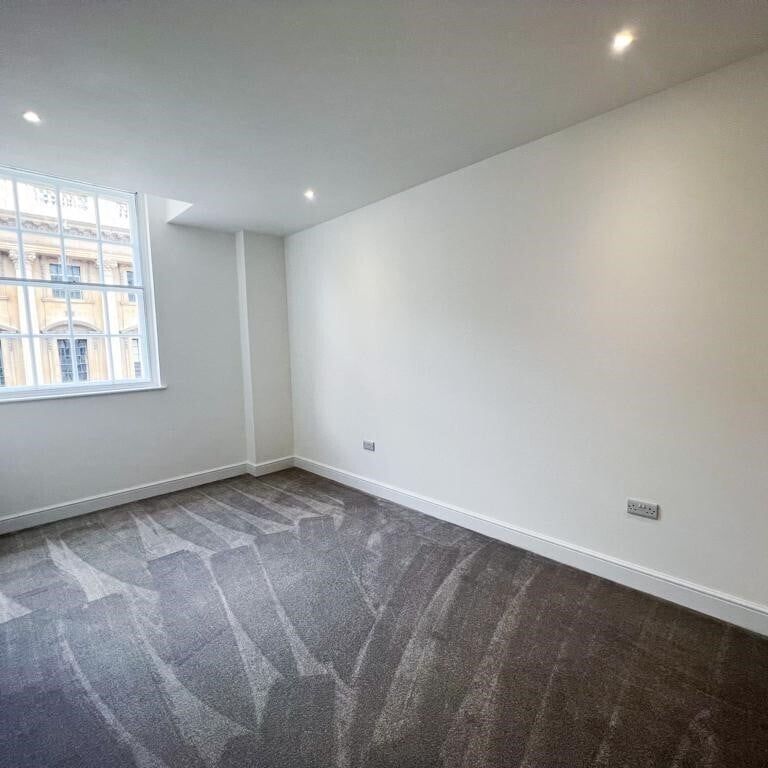 Lowgate, HULL - Photo 1