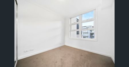 Conveniently Located Three Bedroom Unit - Photo 5