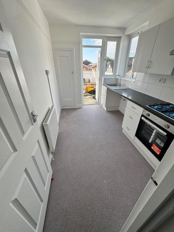 3 bedroom flat to rent - Photo 5