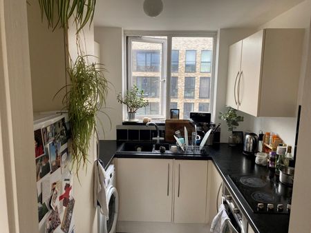 2 Bed Flat, Rock Grove Way, SE16 - Photo 3