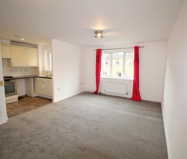 Alconbury Close, Borehamwood - Photo 2