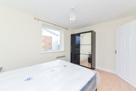 Felixstowe Court, London, E16 flat to rent - Photo 5