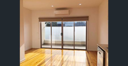 QUALITY TOWNHOUSE - Photo 5