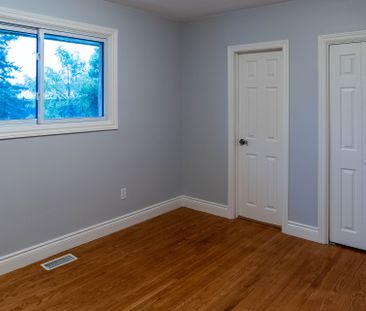 For Lease - 48 Ottaway Avenue, Barrie, Ontario - Photo 2