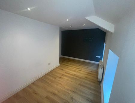 2 bedroom terraced house to rent - Photo 4