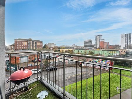 2 bedroom flat to rent - Photo 2