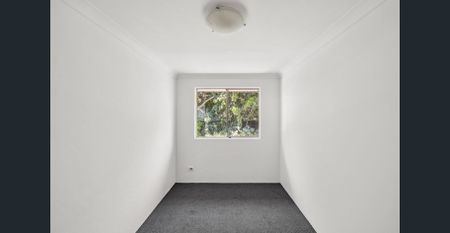 Three-bedroom townhouse in peaceful garden complex - Photo 3