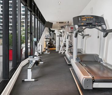 HARBOUR VIEW & LOCATION! - Photo 3