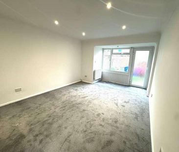 Mayfield Road, Farnborough, GU14 - Photo 6