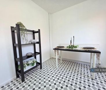 2 bedroom end of terrace house to rent - Photo 6