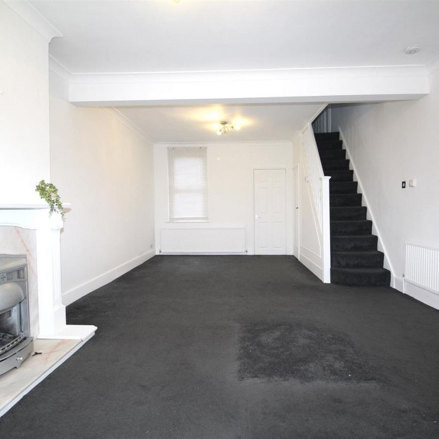 3 Bedroom House - Terraced To Let - Photo 1