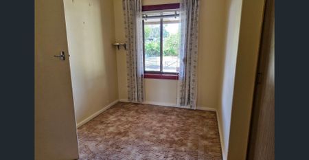 FAMILY HOME CLOSE TO THE LYELL McEWIN HOSPITAL - Photo 5