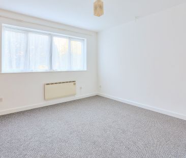 Available unfurnished from 24/10/2025 - Photo 5