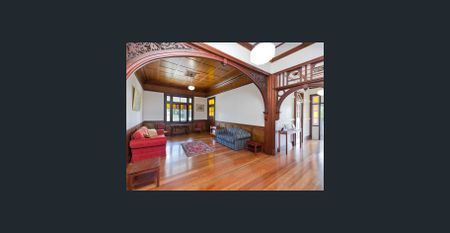 Beautiful Queenslander in the heart of Rosalie! - Photo 2