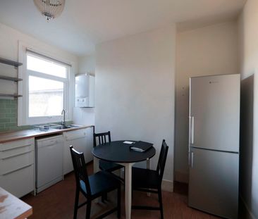 2 Bed Flat, Claude Road, E10 - Photo 2